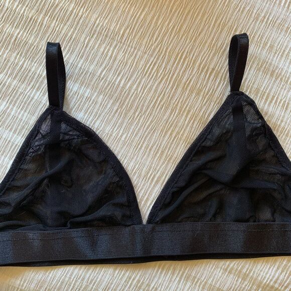Black Naanaa Triangle Soft Cup Wireless Bra Brallete Size US 6 Euro 38 - Picture 1 of 2